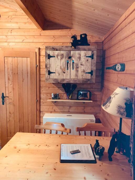 Honeybear Hideaway Cabin เฮย์วาร์ด ภายนอก รูปภาพ