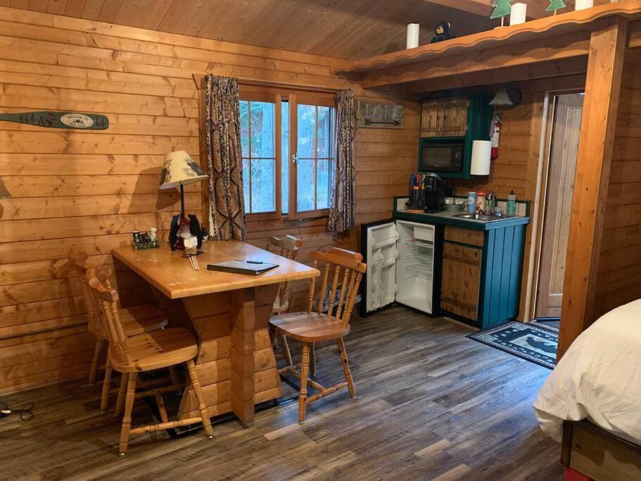 Honeybear Hideaway Cabin เฮย์วาร์ด ภายนอก รูปภาพ